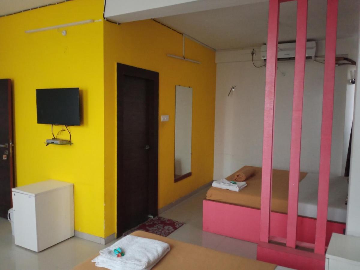 Malhar Palace Hotel Shirdi Esterno foto