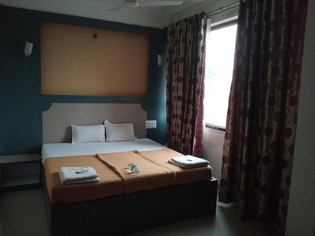 Malhar Palace Hotel Shirdi Esterno foto