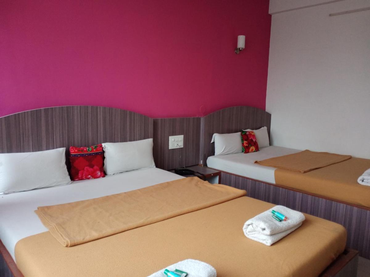 Malhar Palace Hotel Shirdi Esterno foto
