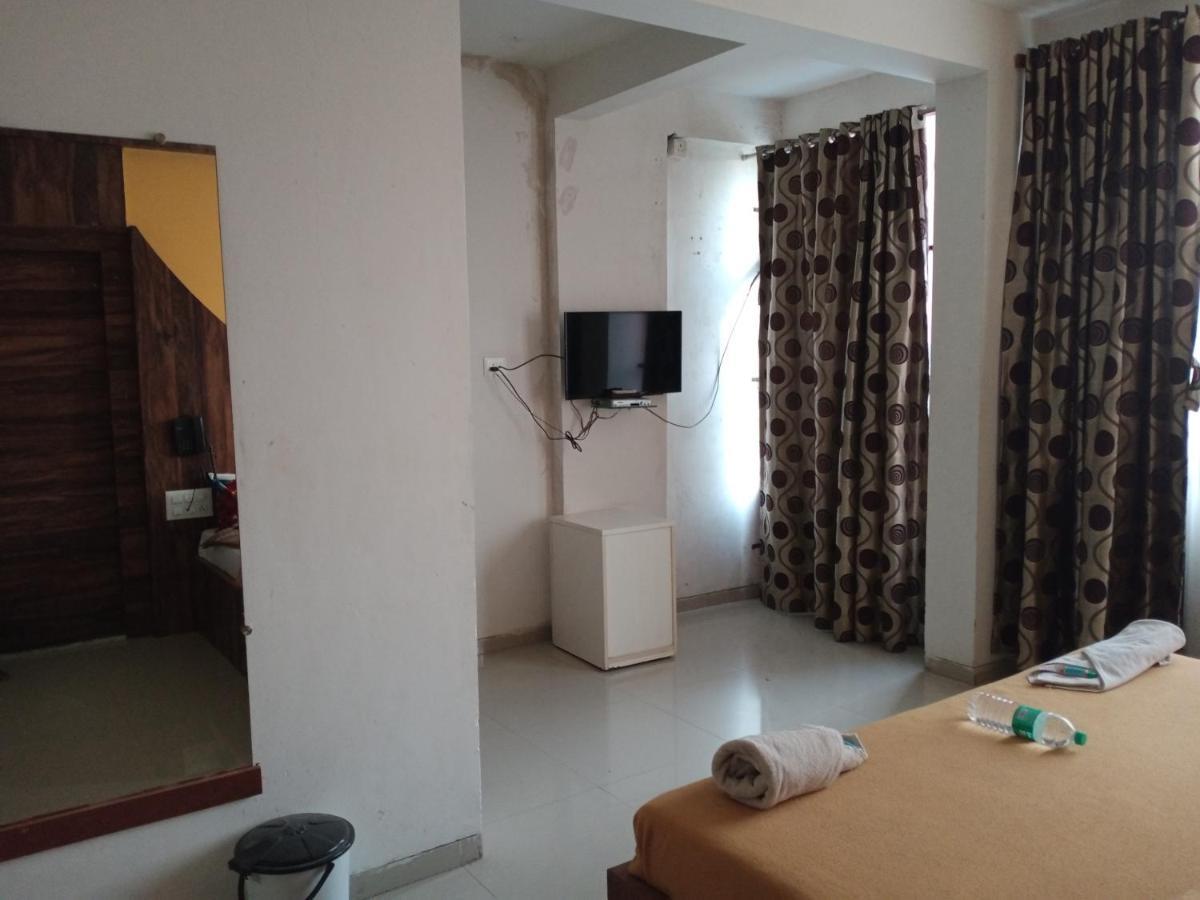Malhar Palace Hotel Shirdi Esterno foto