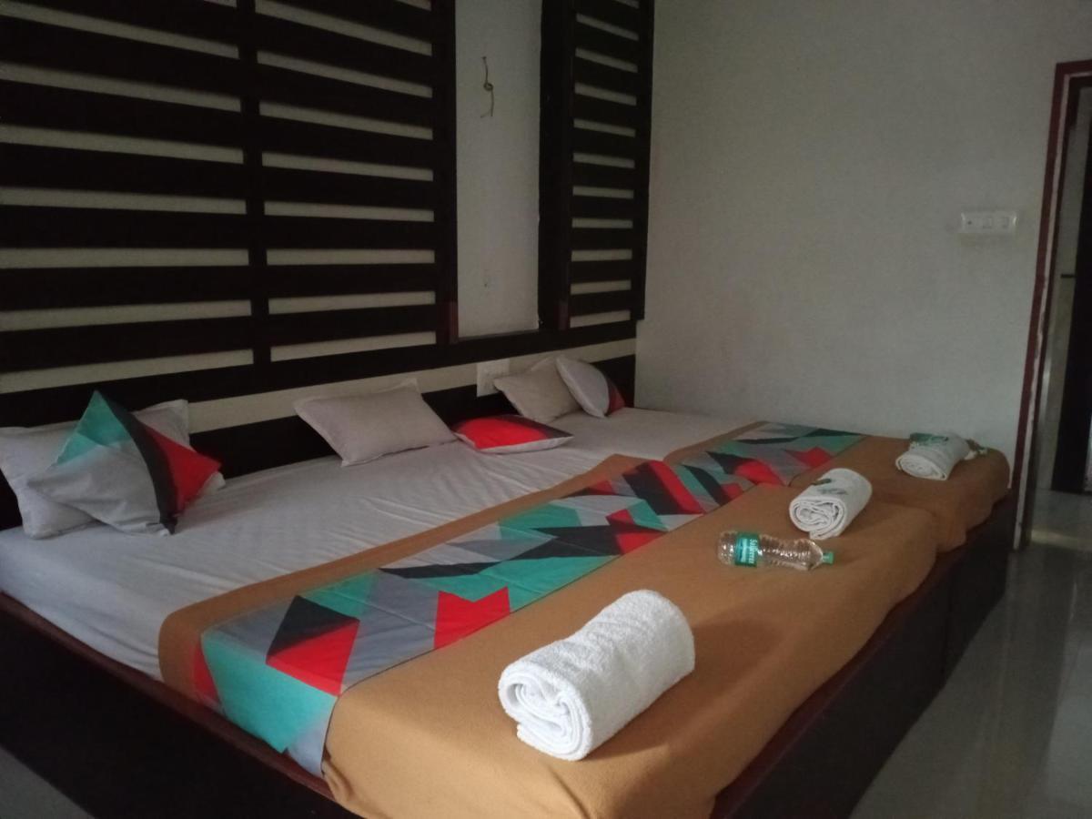 Malhar Palace Hotel Shirdi Esterno foto